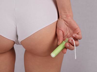  muz brani zeni da koristi tampone 