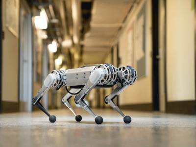 strucnjaci sa mit-a razvili robota koji trci i pravi salto unazad 