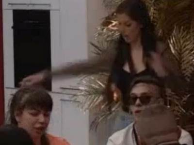  mima se u zadruzi igrala upaljacem i zapalila kosu 