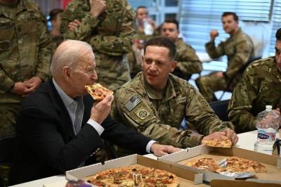  bajden u poljskoj sa vojnicima  