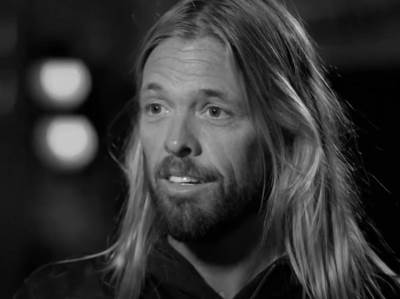  Od čega je umro bubnjar Foo Fighters 