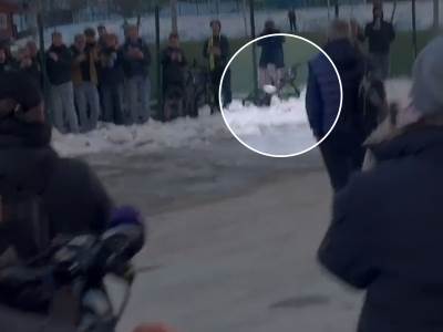  Žoze Murinjo navijaci ga gadjali grudvom 