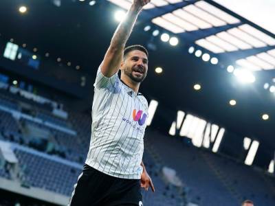  Aleksandar Mitrović postigao je 100 golova za klub, na prvom mestu je Grejem Legat. 