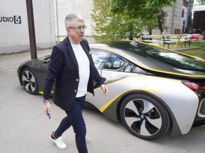  POPOVIĆ JE HTEO DA BUDU KAO KU*VE: Pevačica o susretu sa čelnikom Granda - Uzeo moju bundu i dao je njoj! 