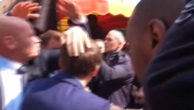  Makrona nezadovoljni građani gađali paradajzom 