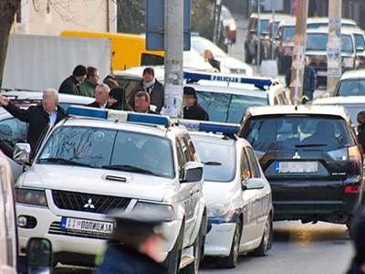  UBISTVO U BEOGRADU, NAPADAČI PUCALI SA MOTORA: Izrešetani muškarac od ranije poznat policiji 