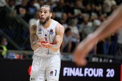  Kobs je potpisao ugovor sa Alvarkom iz Tokija. 