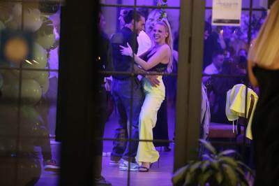  Milica Todorović i Dragi Gudelj privukli su veliku pažnju kada su prisno đuskali 