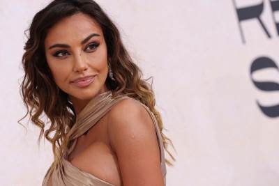  Madalina Genea Kan seksipil 