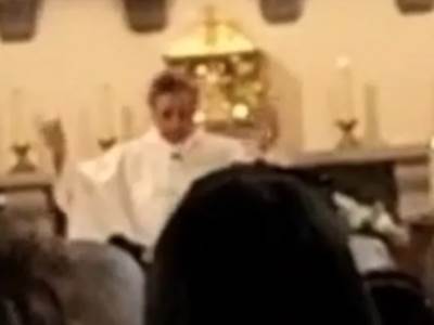  svestenik podrignuo usred pricesca 