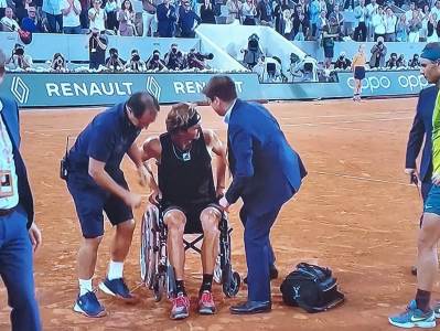 zverev u kolicima na rolan garosu  