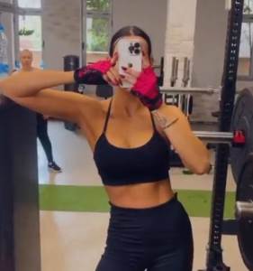  Katarina Grujić pozirala u teretani i pokazala vitku liniju 