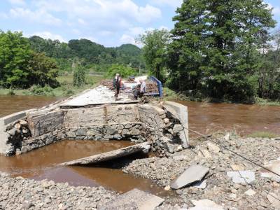  Na području Zapadne Srbije uvedena je vanredna odbrana od poplava. 