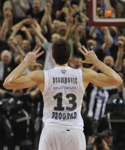  Srpski košarkaš Bogdan Bogdanović reagovao je na vest da se Partizan vraća u Evroligu. 