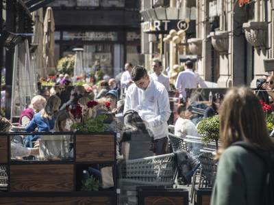 Žena bijesna zbog komentara koji joj je konobarica uputila 