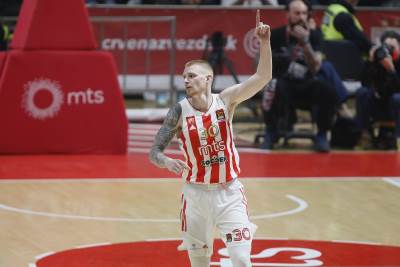 Eron Vajt je posle osvajanja triple krune sa Crvenom zvezdom pričao o planovima za budućnost. 