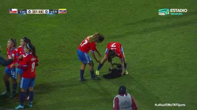  Šou na utakmici Čilea i Venecuele, pas je utrčao na teren i oduševio mnoge. 