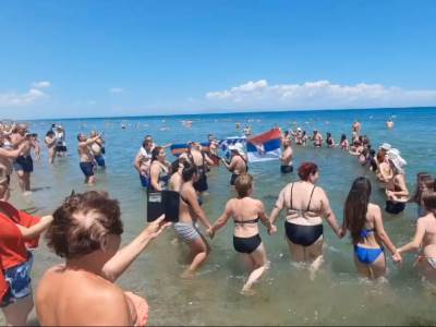  srbi zaigrali kolo u grčkoj 