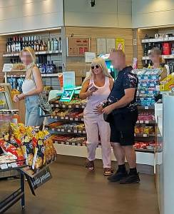  dara bubamara na benzinskoj pumi 