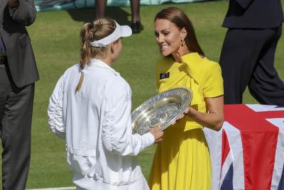 Kejt Midlton predala trofej Vimbldona Ribakinovoj  