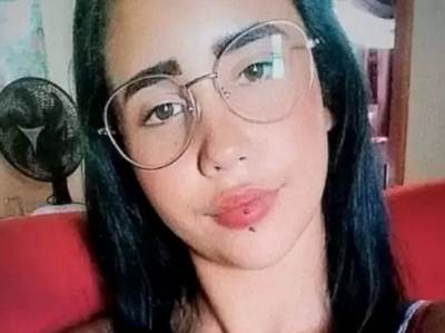  djevojka umrla zbog pirsinga 