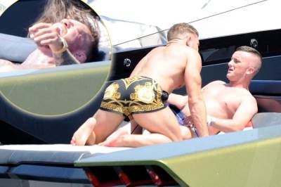  Konor Mekgregor na jahti sa muskarcem 