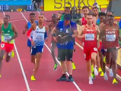  kamerman izletio na atletsku stazu 