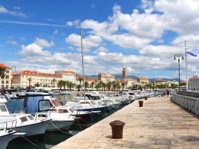  u Splitu jedan turistički brod udario je u obalu i potonuo 