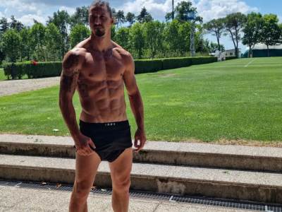  Zlatan Ibrahimović pokazao misice 