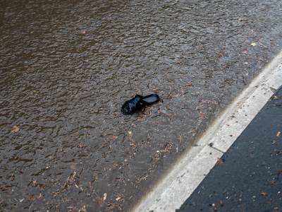  NEVRIJEME U CRNOJ GORI: POPLAVE, OBILNA KIŠA, POTOPLJENE ULICE! 