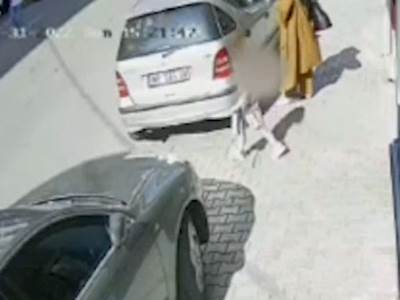  dijete istrcalo na ulicu udarilo ga auto video 