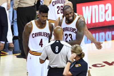  Iman Šampert, Lebron Džejms 