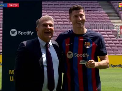  Đoan Laporta Robert Levandovski 