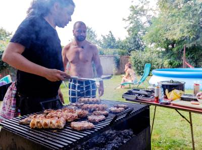  ROĐACI KOD NAS SVAKO LETO DOLAZE NA 10 DANA, MI IH HRANIMO I ŠETAMO 