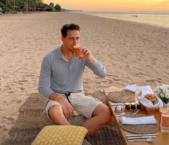  milos bikovic na ljetovanju 