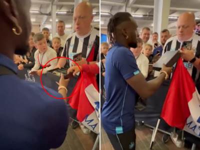  fudbaler poklonio poklon navijacu 