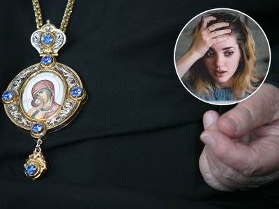  djevojka na poslu primorana da se moli 