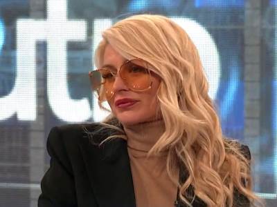  Domaći mediji prenose da je Sandra Obradović privedena zbog vožnje u alkoholisanom stanju. 