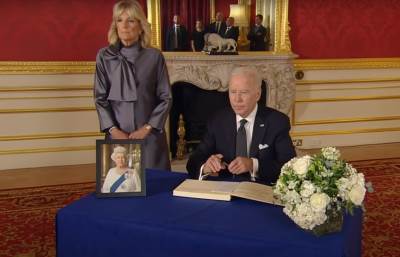  Evo zašto se Džo Bajden nije poklonio kraljici Elizabeti kada ju je upoznao, i koji će izuzetak biti 