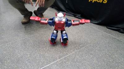  Robot koji "razbija" sklekove! 