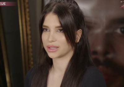 ADAKTAROVA SESTRA VIKTORIJA PRVI PUT PRED KAMERAMA: Šuškalo se da je bila u lošim odnosima sa porodi   ADAKTAROVA SESTRA VIKTORIJA PRVI PUT PRED KAMERAMA: Šuškalo se da je bila u lošim odnosima sa porodi