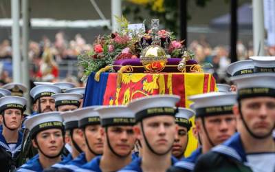  OBJAVLJENA PRVA FOTOGRAFIJA GROBA KRALJICE ELIZABETE! Evo kako izgleda mjesto gdje počiva (FOTO) 