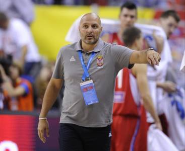  Sale: Neka momci odmore, odgovore na SMS... 