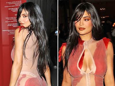  Kajli Džener pojavila se na Nedjelji mode u Parizu u vrlo neobičnom izdanju. 