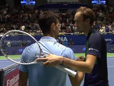  ĐOKOVIĆ U FINALU, OTKRIVENO ZAŠTO JE RUS PREDAO POLUFINALE: Novak ostao u šoku - ovo je razlog za povlačenje! 