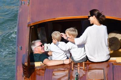  ANA IVANOVIĆ SA PORODICOM U VENECIJI 