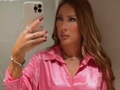  Pevačica bila na prvoj korekciji - Pokazala novo izdanje (FOTO) 