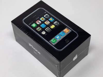  Originalni iPhone u neotvorenom vakuum pakovanju prodat za 40.000 dolara 
