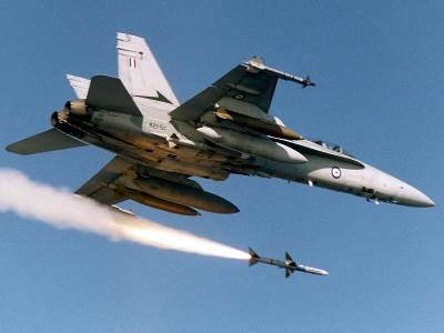  F/A-18 australijskih vazduhoplovnih snaga kako ispaljuje projektil vazduh-vazduh tokom vojnih vežbi iznad Australije. Australijski premijer Džon Hauard objavio je 17. oktobra 2001. 
