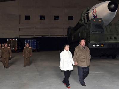  Lider Severne Koreje Kim Džong Un se prvi put pojavio u prisustvu ćerke. 
